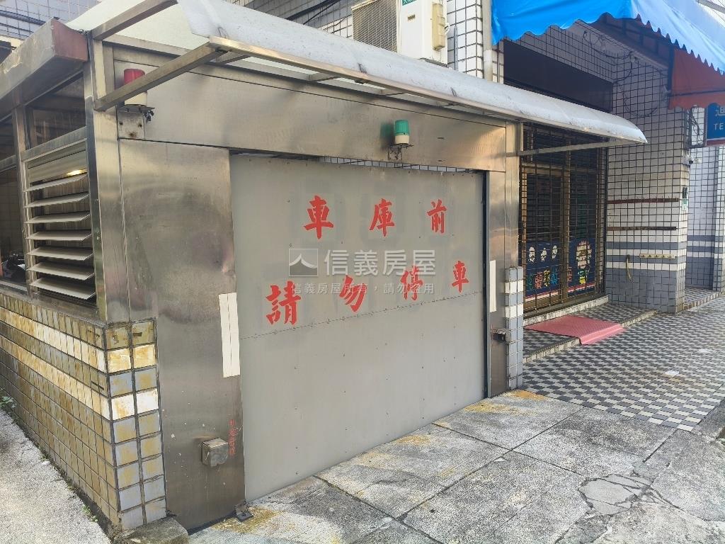 東方名殿四房車位房屋室內格局與周邊環境