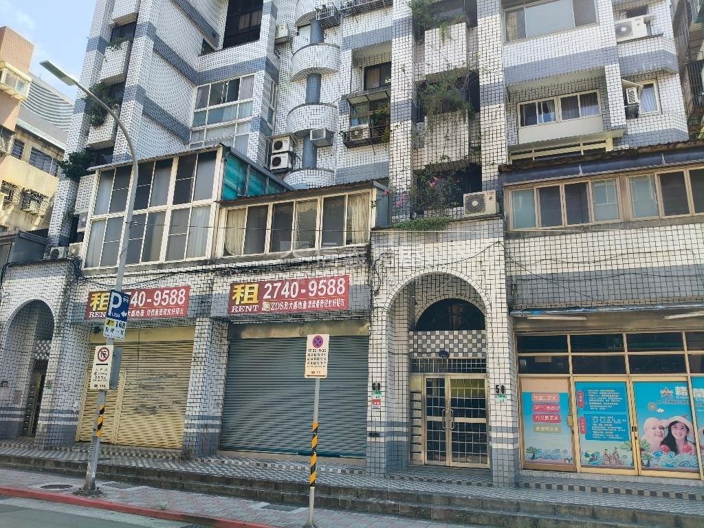 東方名殿四房車位房屋室內格局與周邊環境