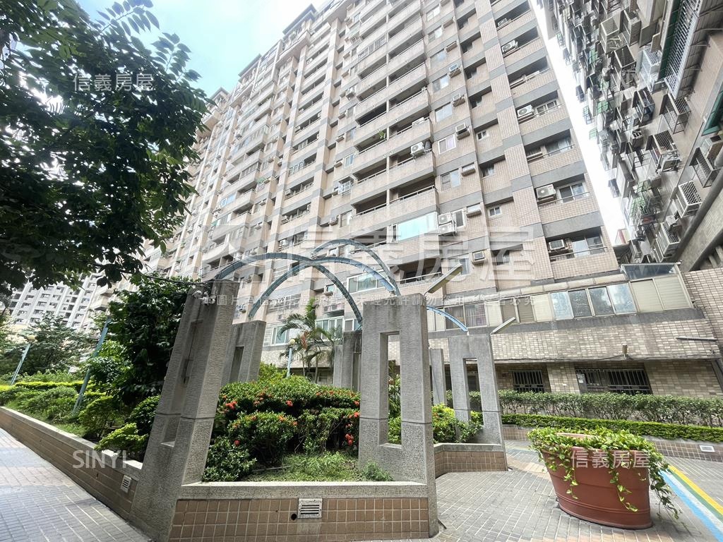 專◆近火車站邊間三房車位房屋室內格局與周邊環境