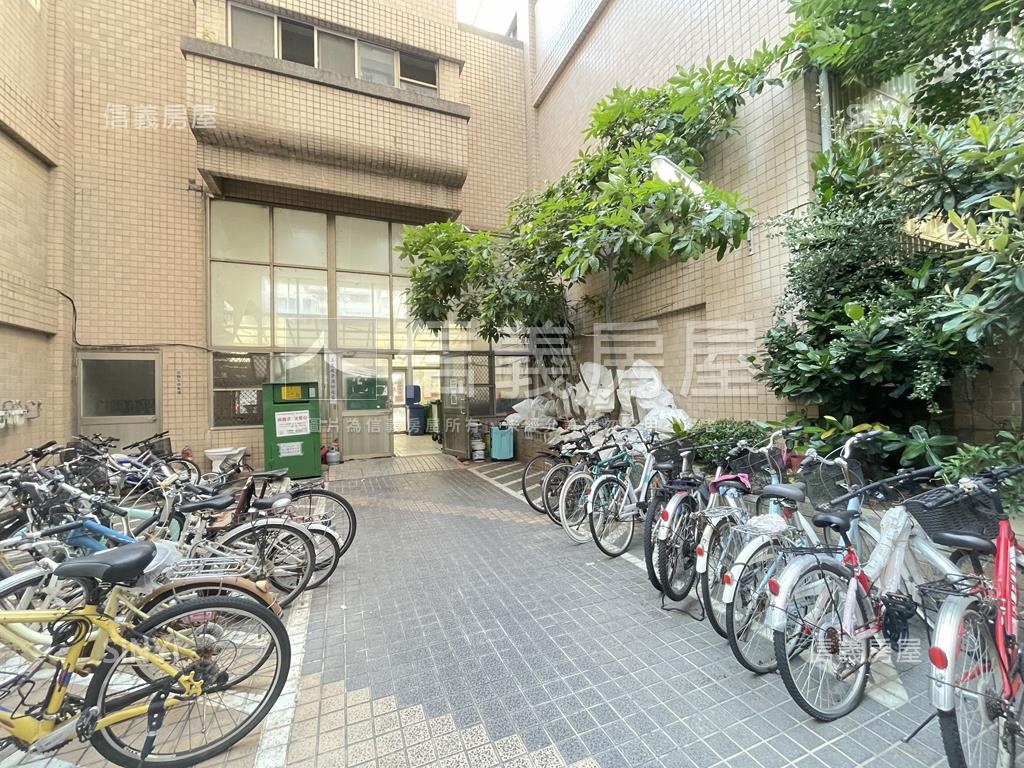 專◆近火車站邊間三房車位房屋室內格局與周邊環境