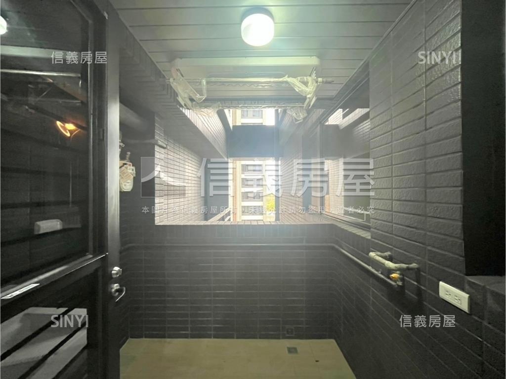 森ＰＡＲＫ面公園四房平車房屋室內格局與周邊環境