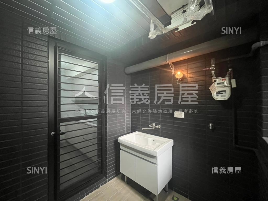 森ＰＡＲＫ面公園四房平車房屋室內格局與周邊環境