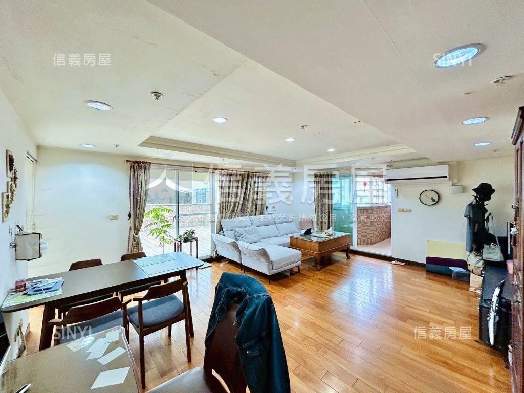 高樓露臺。三房平車近捷運房屋室內格局與周邊環境