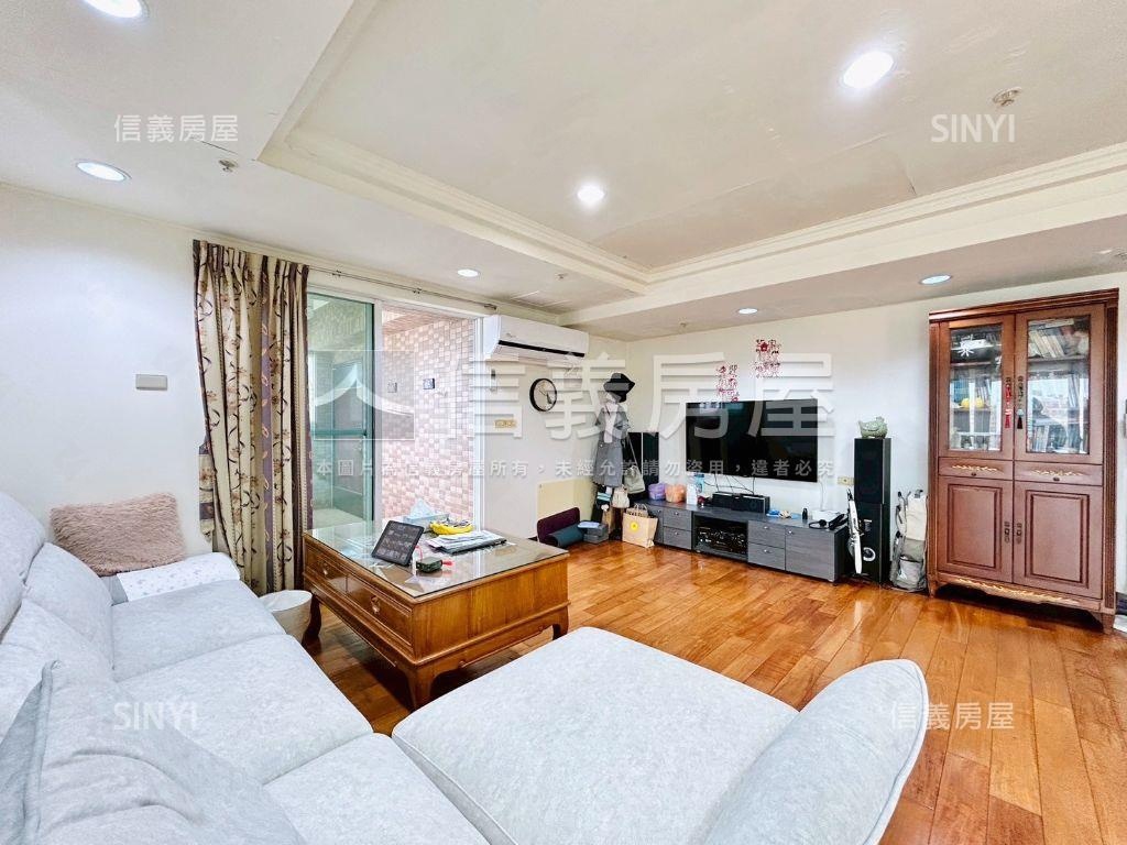 高樓露臺。三房平車近捷運房屋室內格局與周邊環境