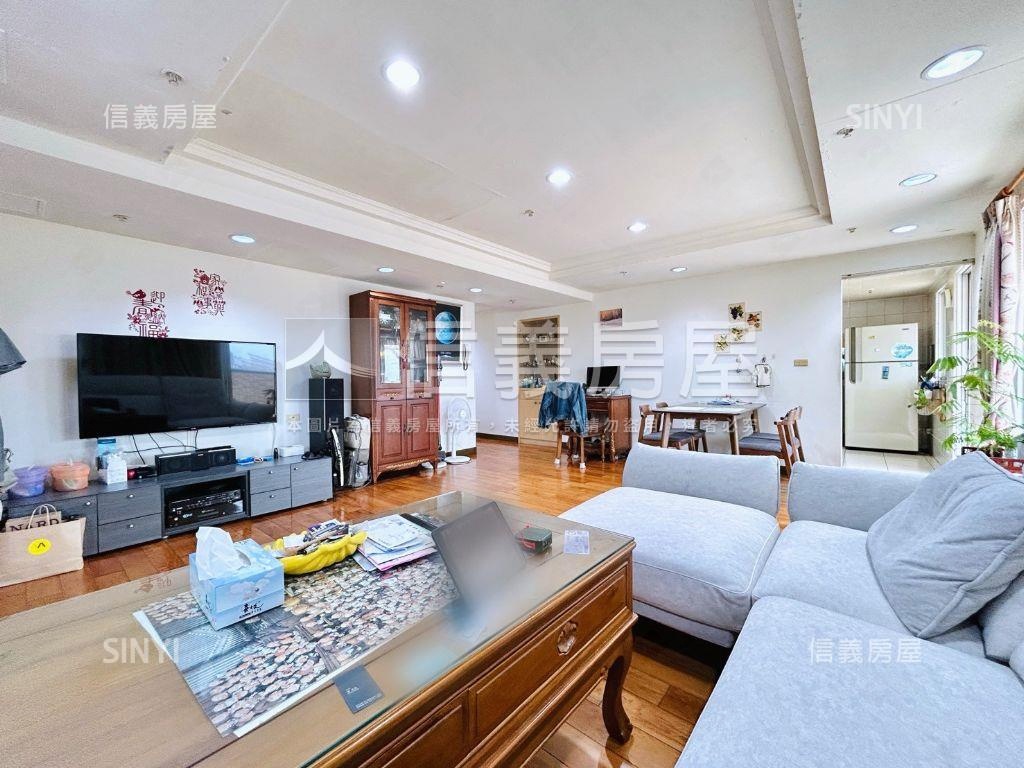 高樓露臺。三房平車近捷運房屋室內格局與周邊環境