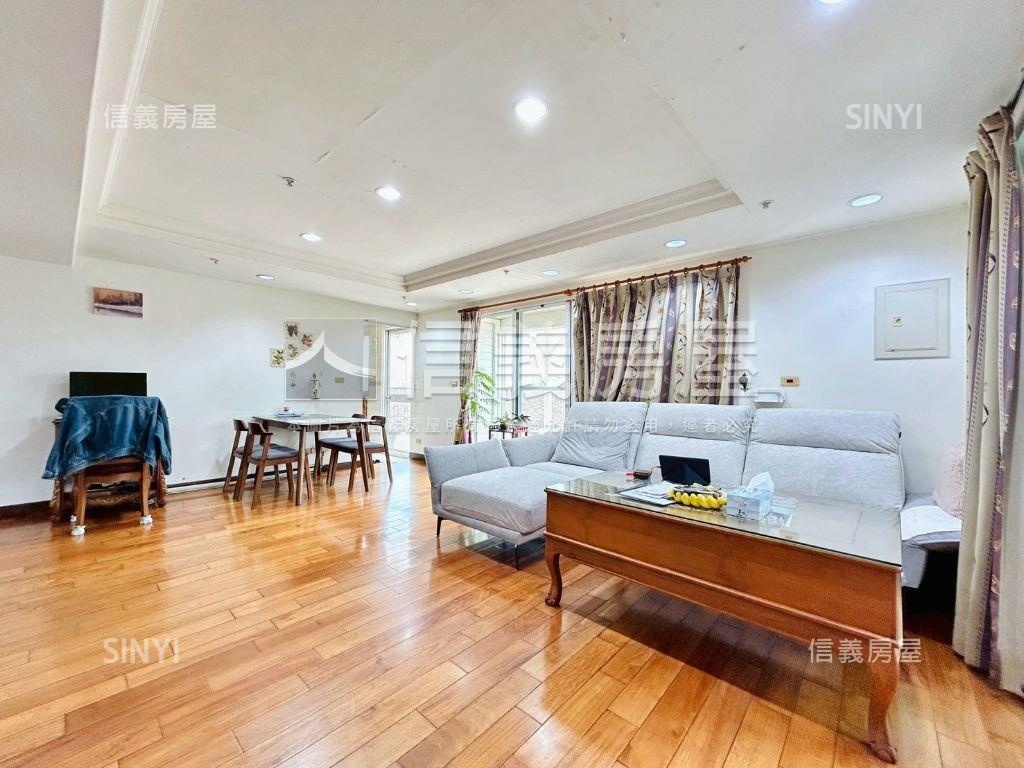 高樓露臺。三房平車近捷運房屋室內格局與周邊環境