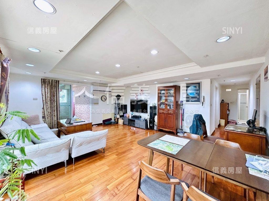 高樓露臺。三房平車近捷運房屋室內格局與周邊環境