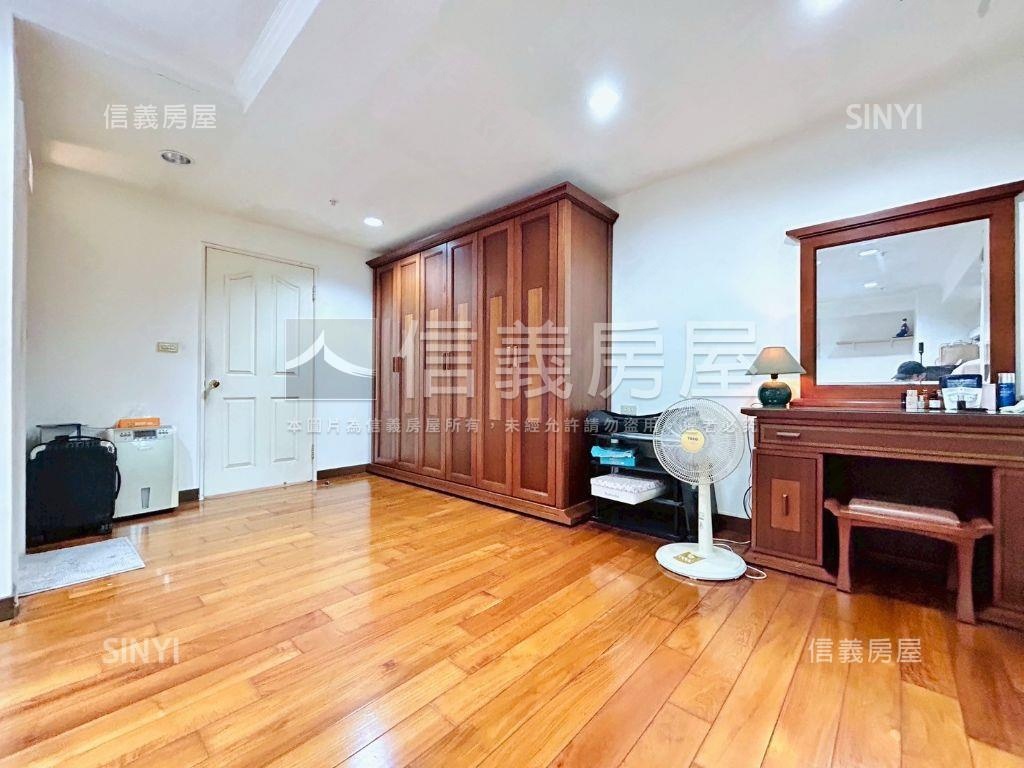 高樓露臺。三房平車近捷運房屋室內格局與周邊環境