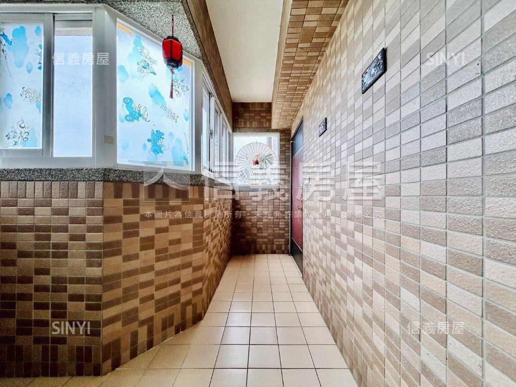 高樓露臺。三房平車近捷運房屋室內格局與周邊環境