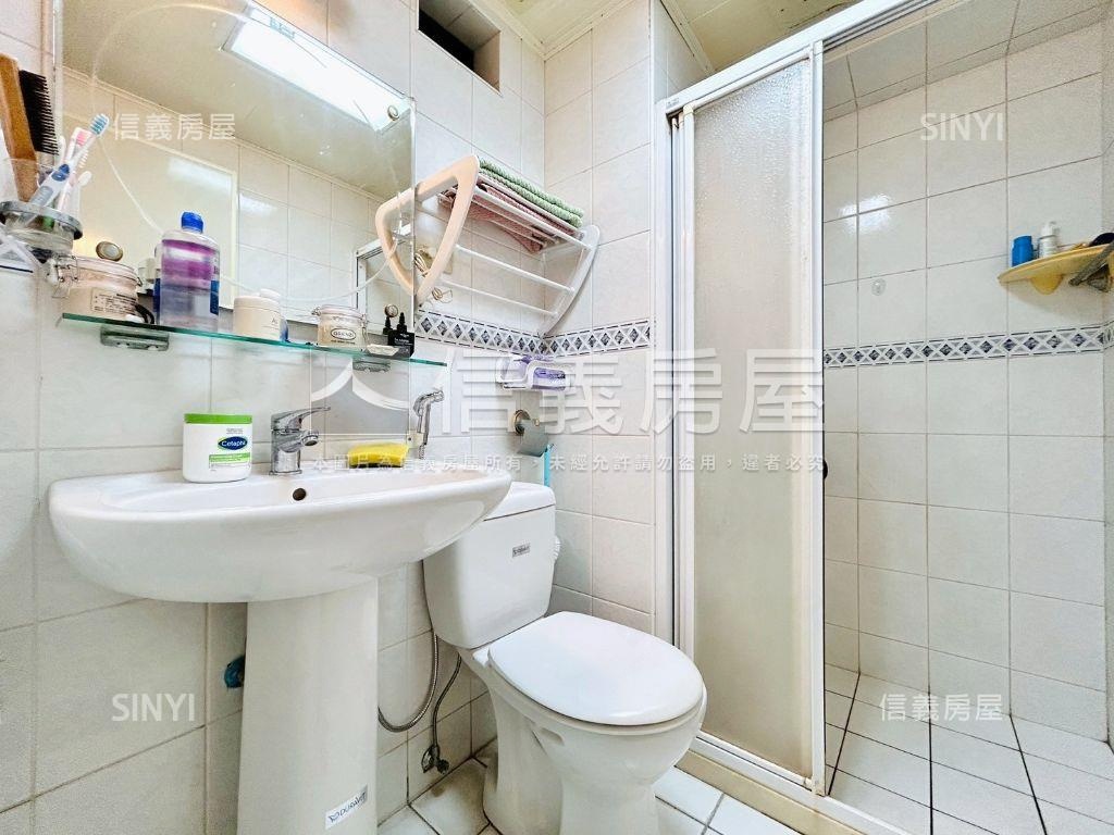 高樓露臺。三房平車近捷運房屋室內格局與周邊環境