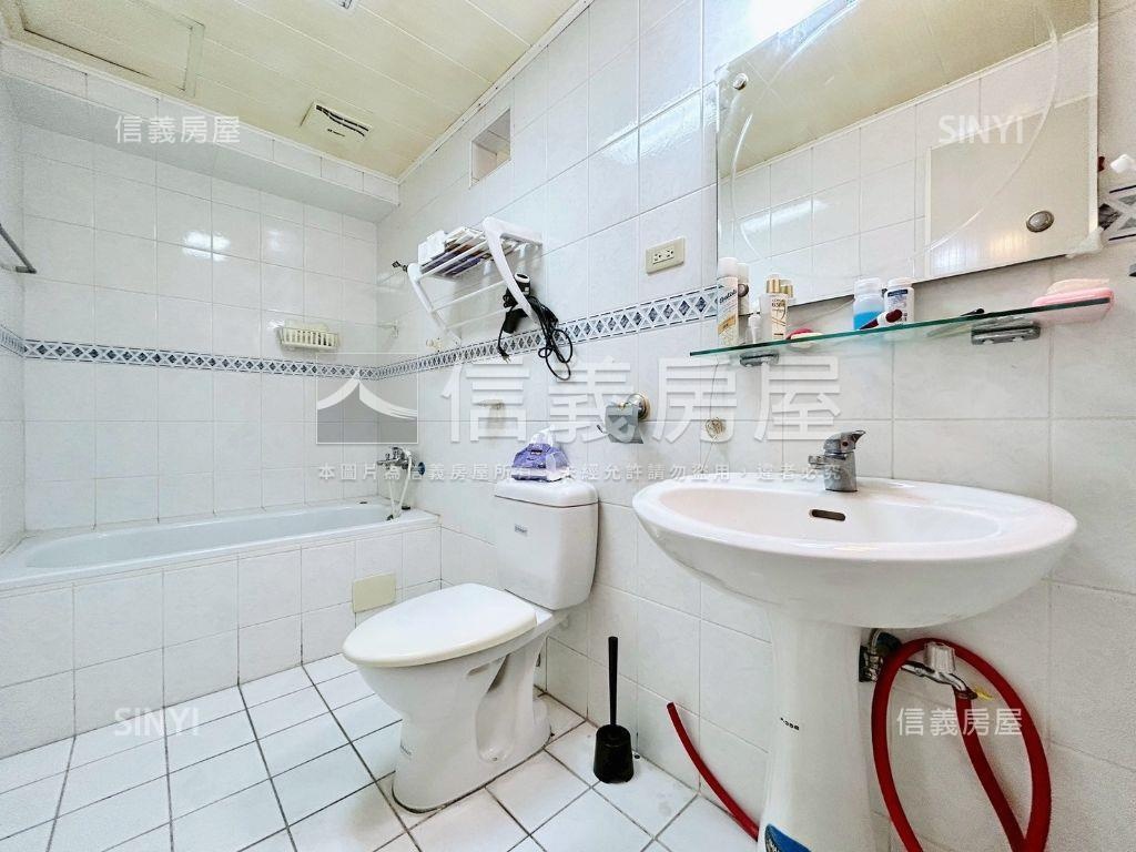 高樓露臺。三房平車近捷運房屋室內格局與周邊環境