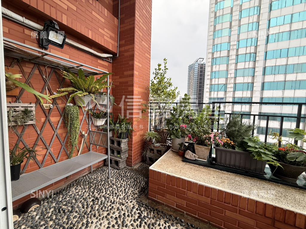 歐風稀有樓中樓房屋室內格局與周邊環境