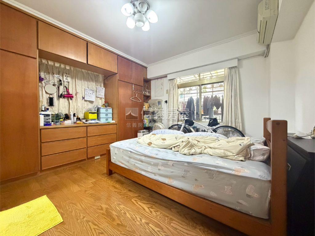 土城方正電梯三房。大陽台房屋室內格局與周邊環境