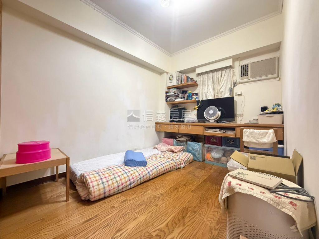 土城方正電梯三房。大陽台房屋室內格局與周邊環境