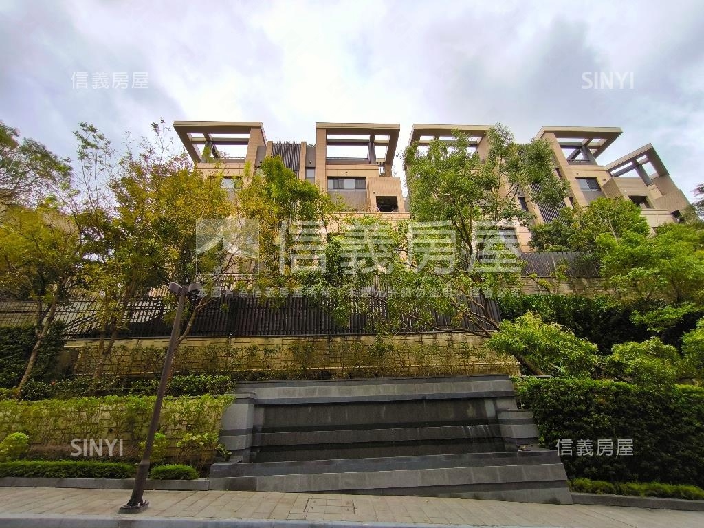 微山丘大庭院戶房屋室內格局與周邊環境