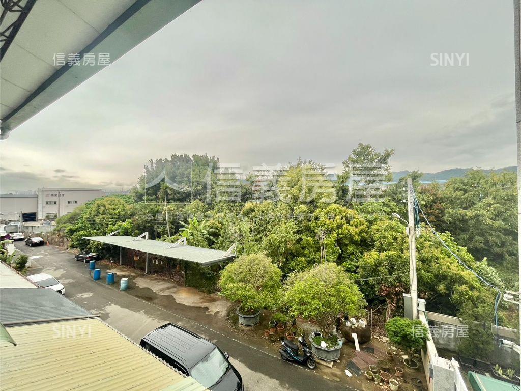 潭子！地坪約４０坪大透天房屋室內格局與周邊環境