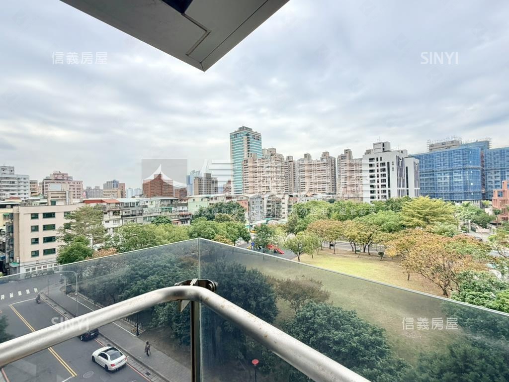 稀有湛然新天地面公園房屋室內格局與周邊環境