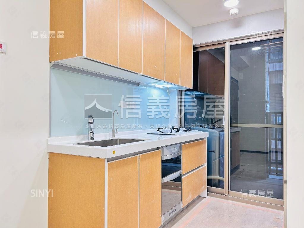 普羅旺斯兩房兩衛浴車位房屋室內格局與周邊環境