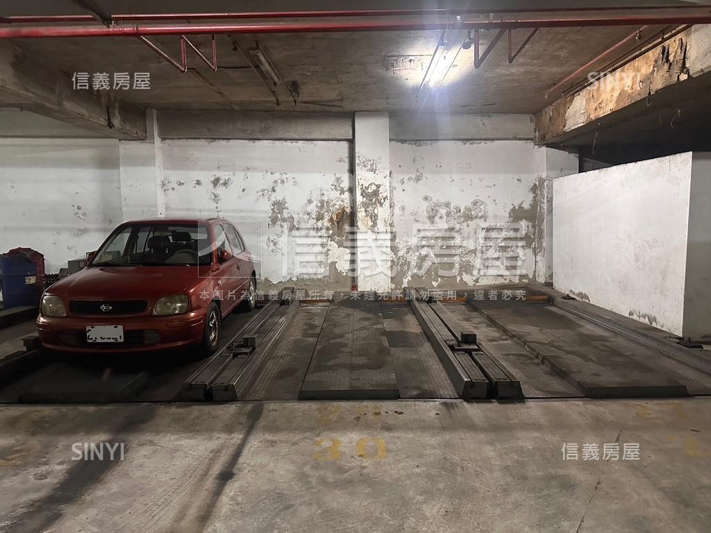 稀有二樓大坪數商用空間房屋室內格局與周邊環境