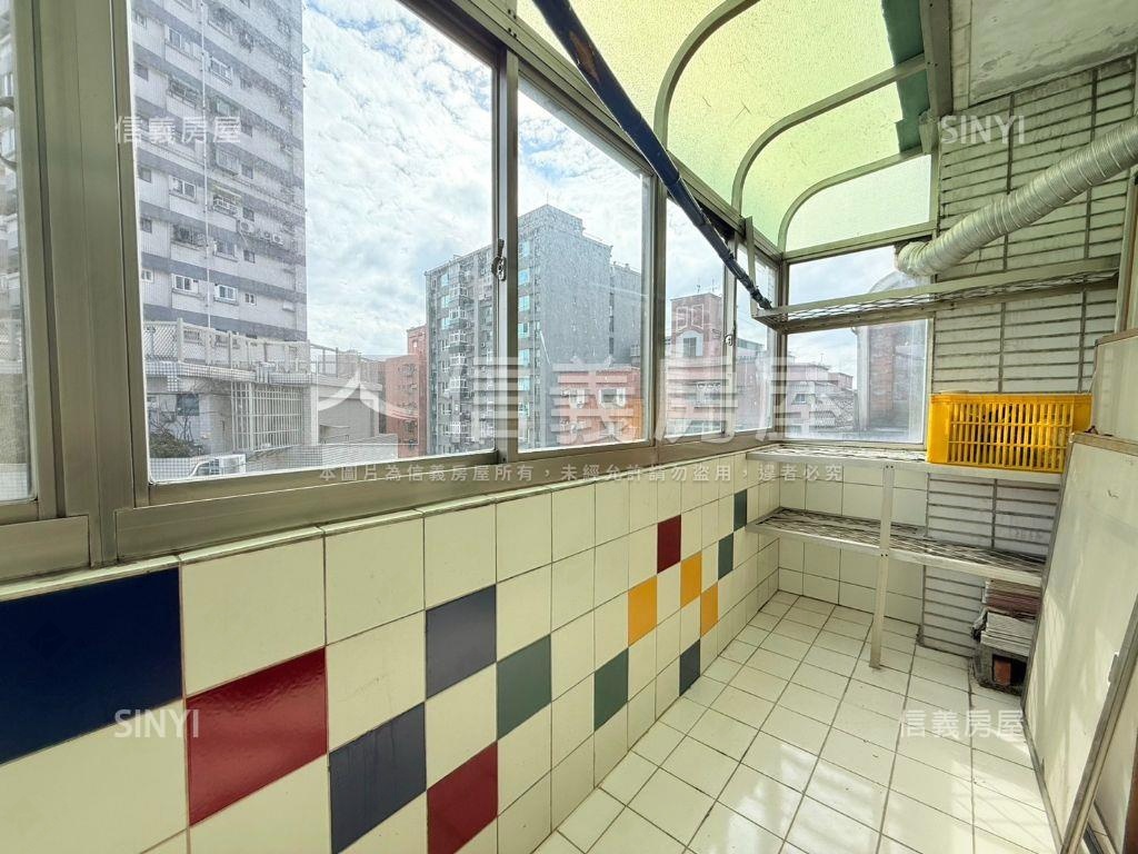 山林逸品優美四房房屋室內格局與周邊環境