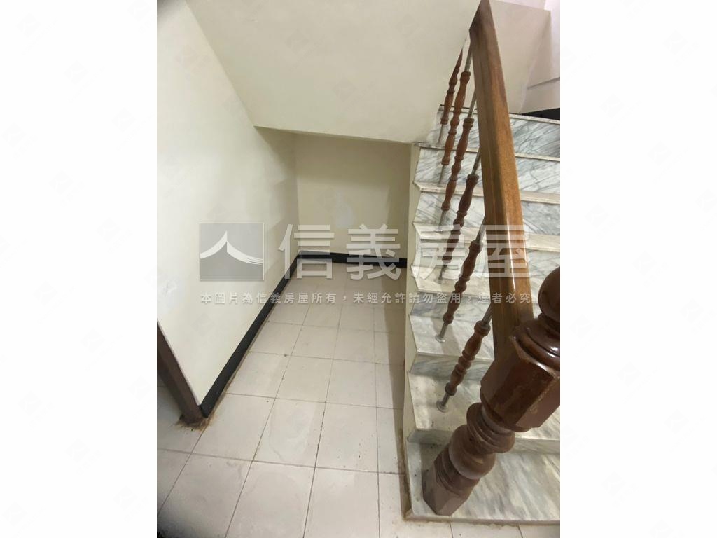 宮後街金店面有地下室房屋室內格局與周邊環境