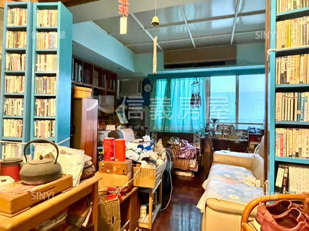 鹽埕海景樓中樓雙車位豪邸房屋室內格局與周邊環境