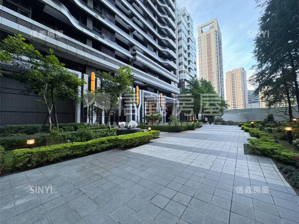 都峰遠眺景觀現代精美質感房屋室內格局與周邊環境
