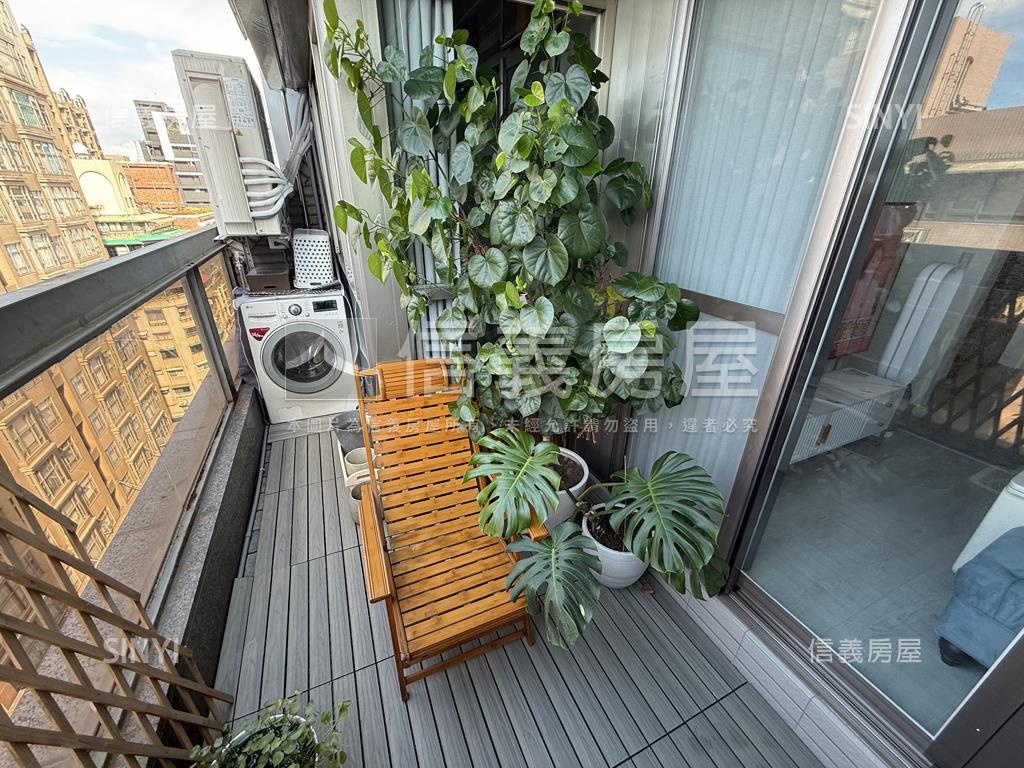 全新裝潢兩房露臺＋車位房屋室內格局與周邊環境