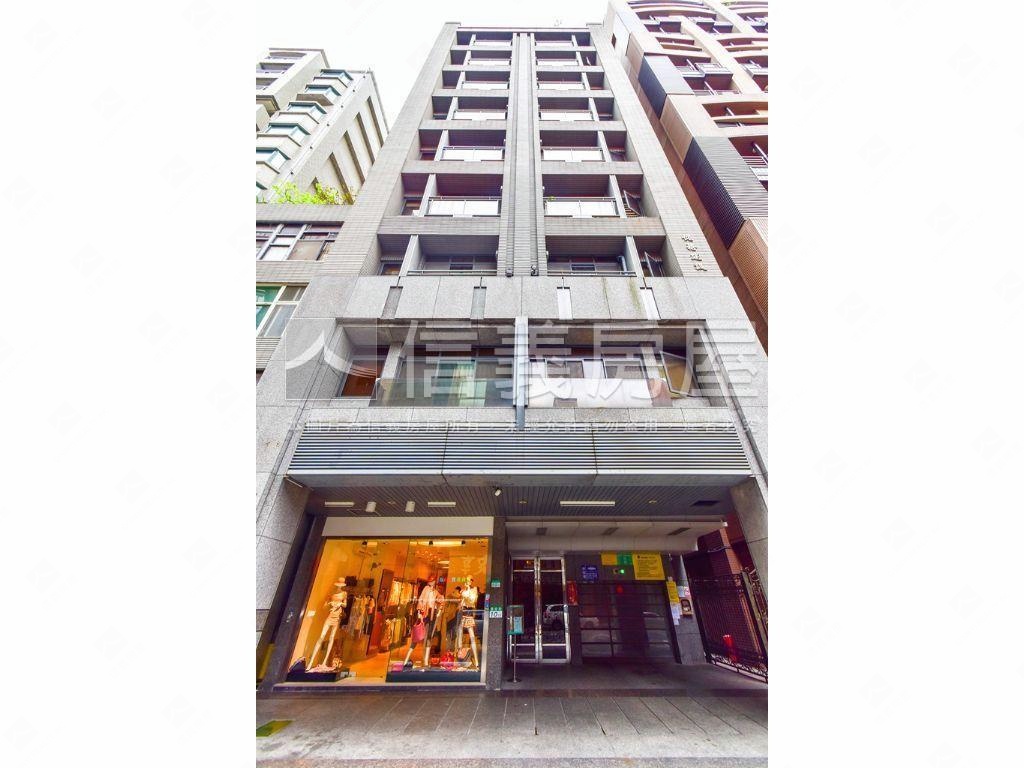 全新裝潢兩房露臺＋車位房屋室內格局與周邊環境