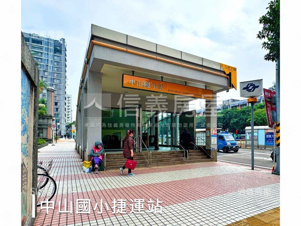 全新裝潢兩房露臺＋車位房屋室內格局與周邊環境