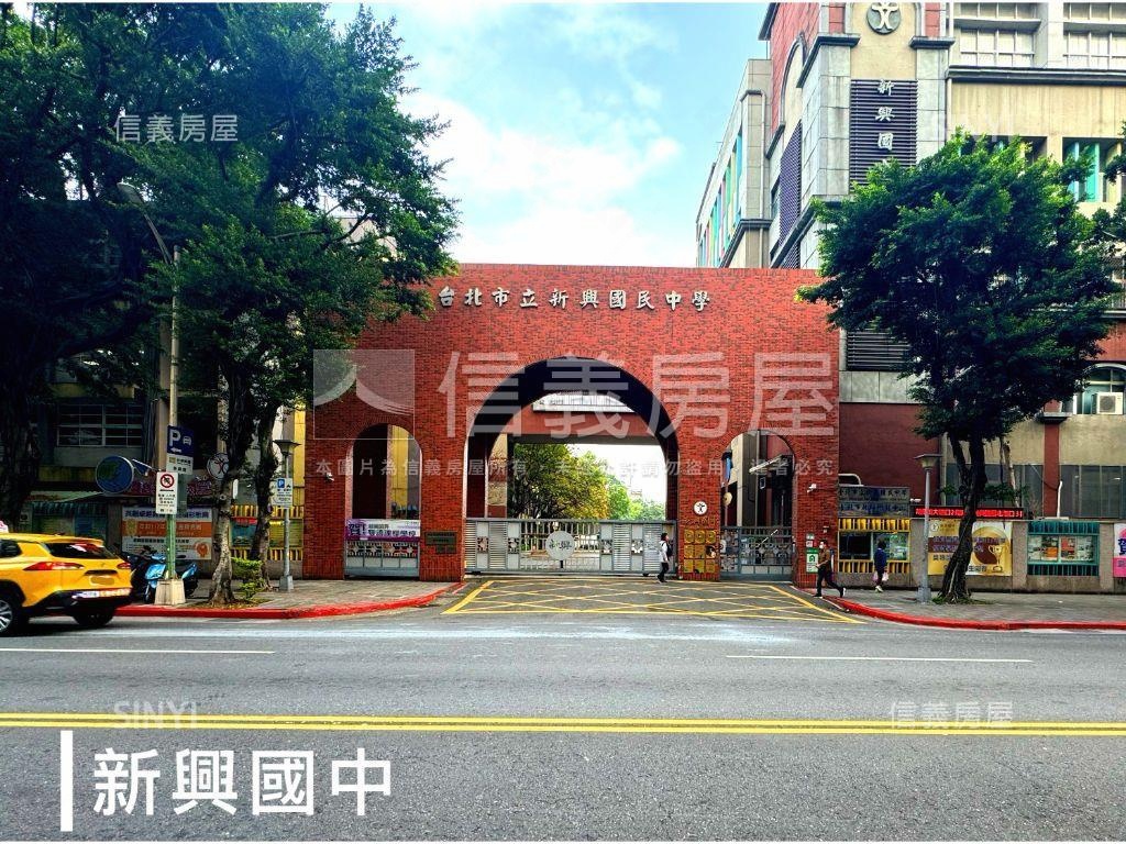 全新裝潢兩房露臺＋車位房屋室內格局與周邊環境