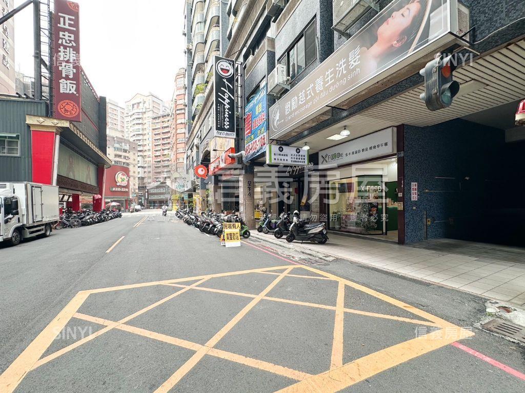 巨蛋瑞豐夜市旁面寬金店房屋室內格局與周邊環境