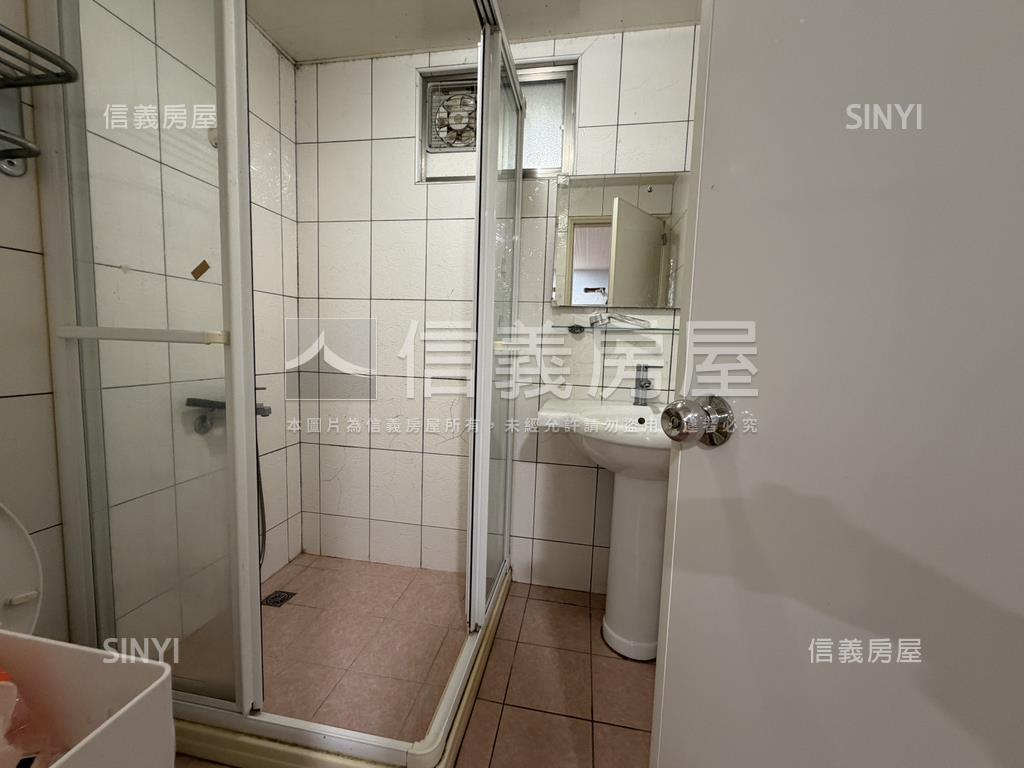 延三夜市捷運便宜公寓二樓房屋室內格局與周邊環境
