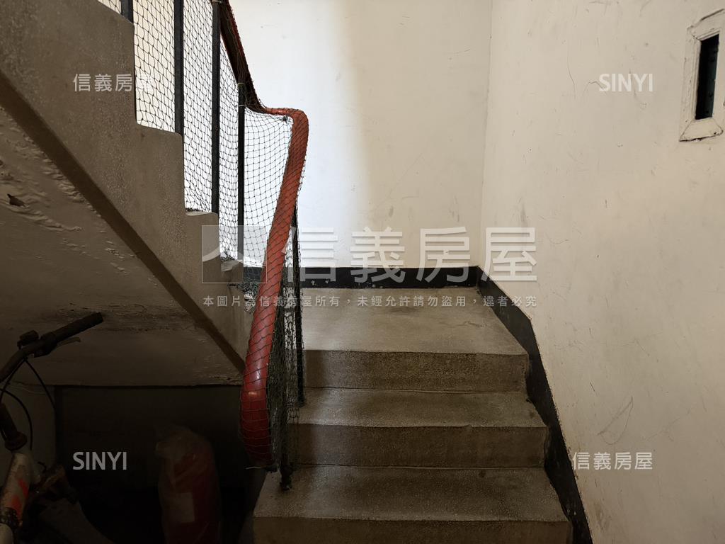 延三夜市捷運便宜公寓二樓房屋室內格局與周邊環境