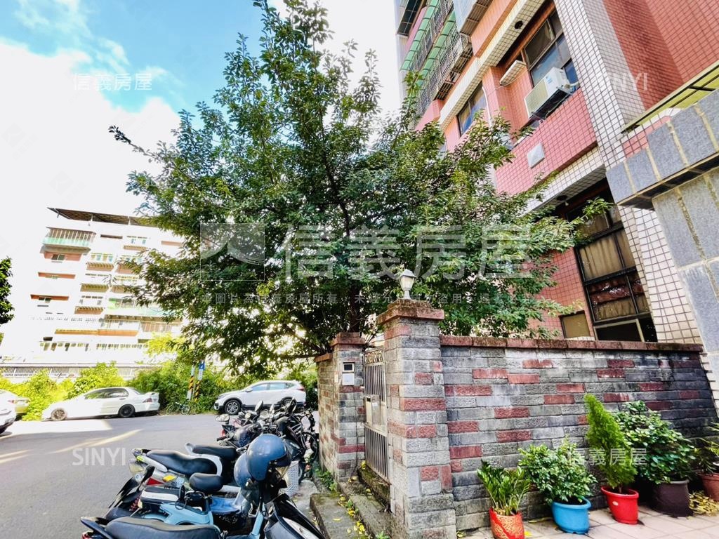 庭院一樓附車位房屋室內格局與周邊環境