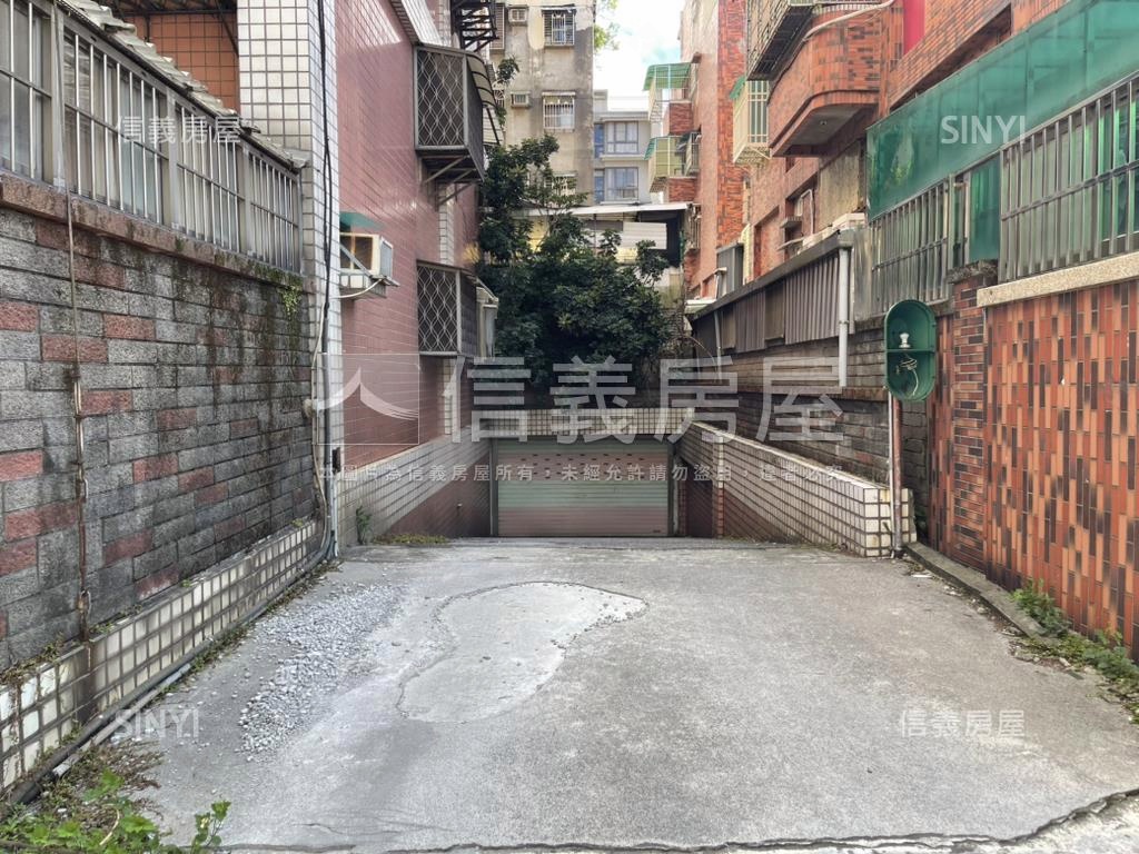 庭院一樓附車位房屋室內格局與周邊環境