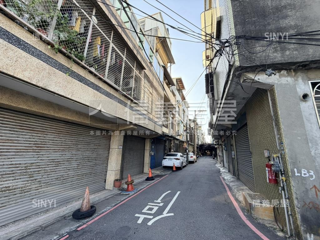 近市場中華路五米面寬透天房屋室內格局與周邊環境