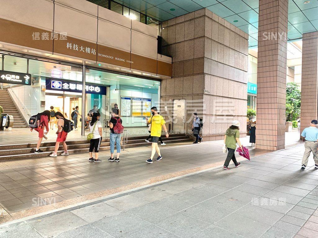 復興南路大馬路上店面房屋室內格局與周邊環境