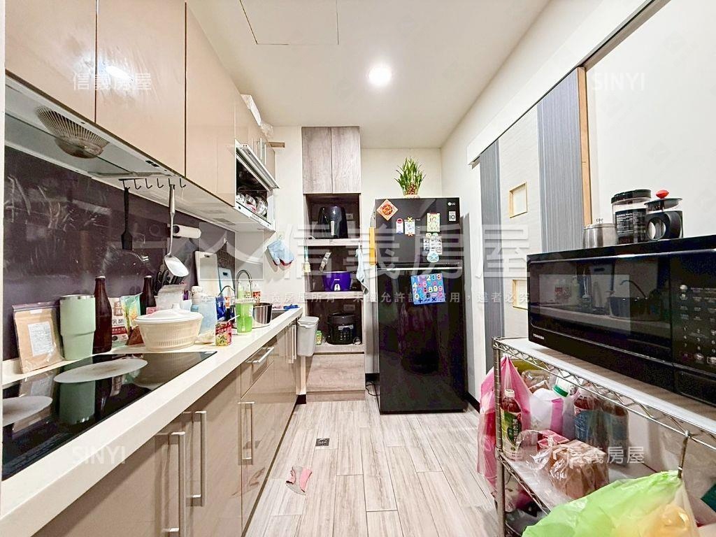 真綻美妝三房車位房屋室內格局與周邊環境