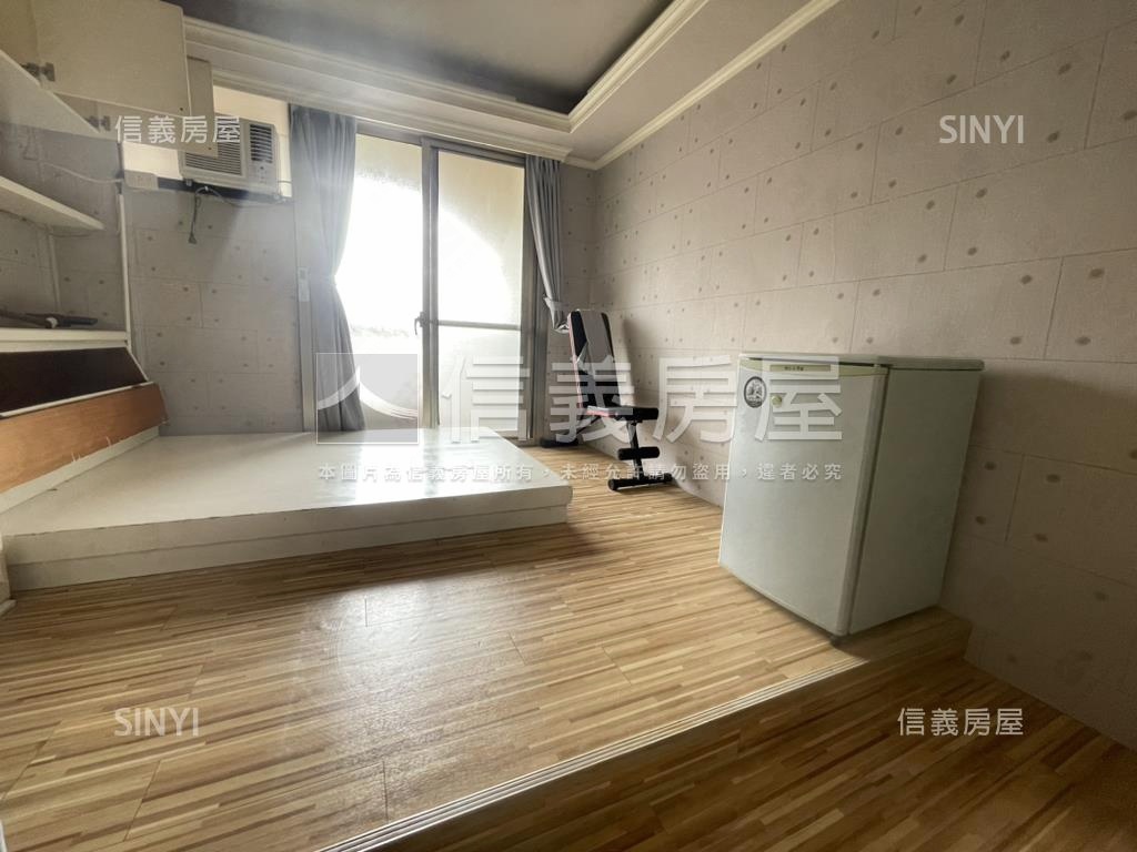 市區有陽台電梯套房房屋室內格局與周邊環境