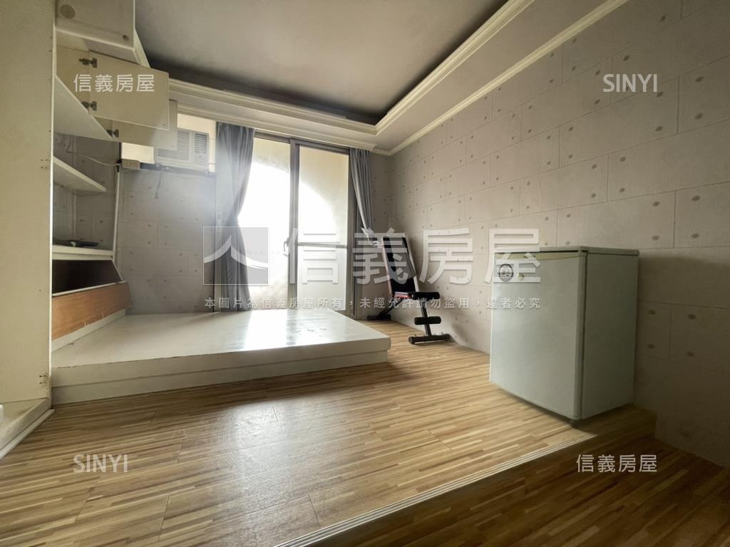 市區有陽台電梯套房房屋室內格局與周邊環境