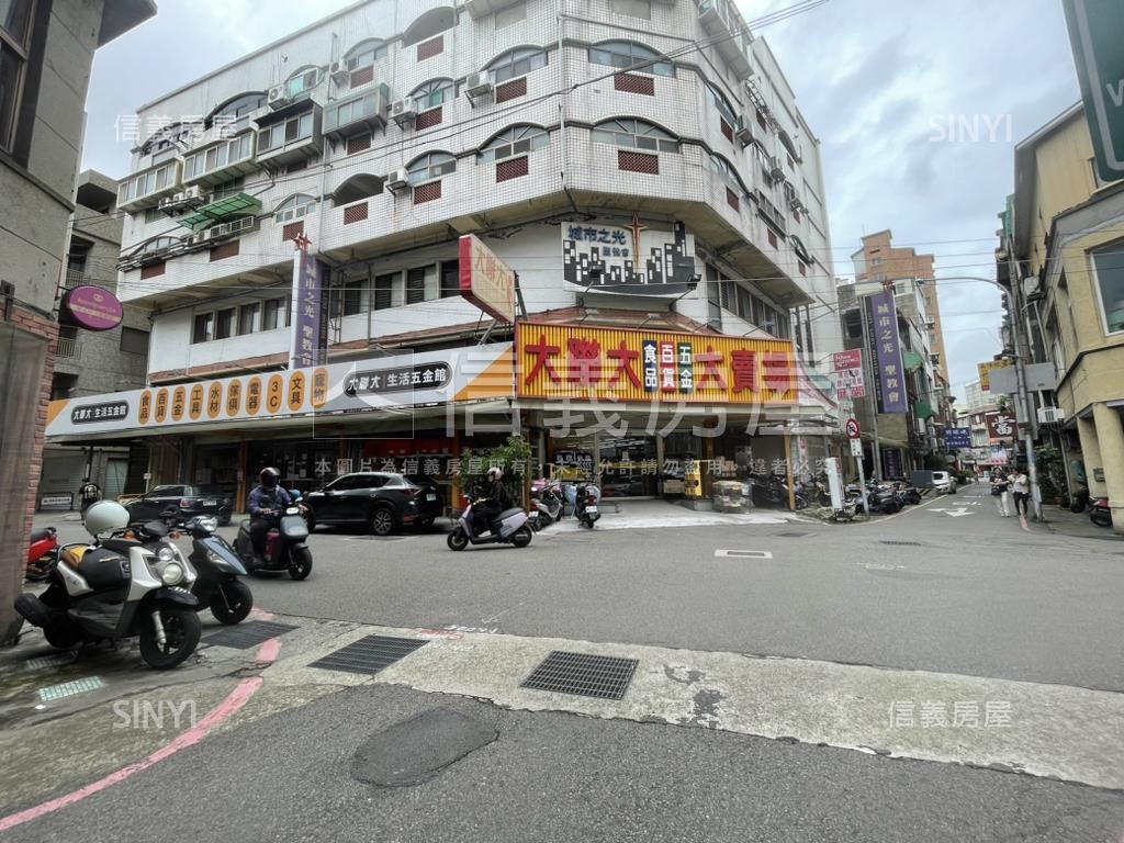 市區有陽台電梯套房房屋室內格局與周邊環境