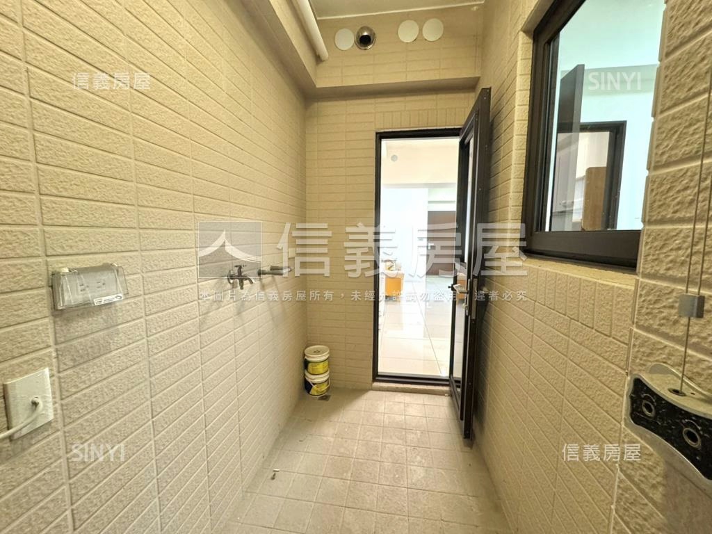美麗島雙捷機能佳三房車位房屋室內格局與周邊環境