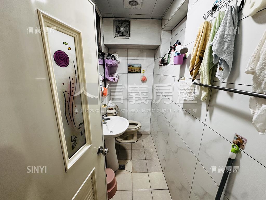 水噹噹一樓門前方便停車房屋室內格局與周邊環境