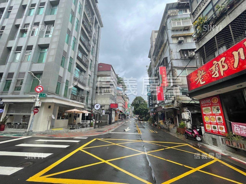 永康紀休旅車位房屋室內格局與周邊環境