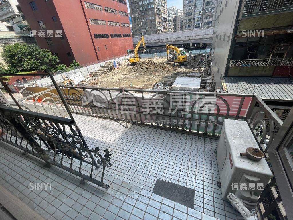 南京三民低總價挑高套房房屋室內格局與周邊環境