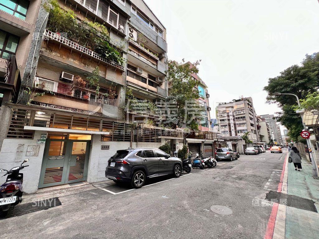 近伊通街一樓可住可辦巷寬房屋室內格局與周邊環境