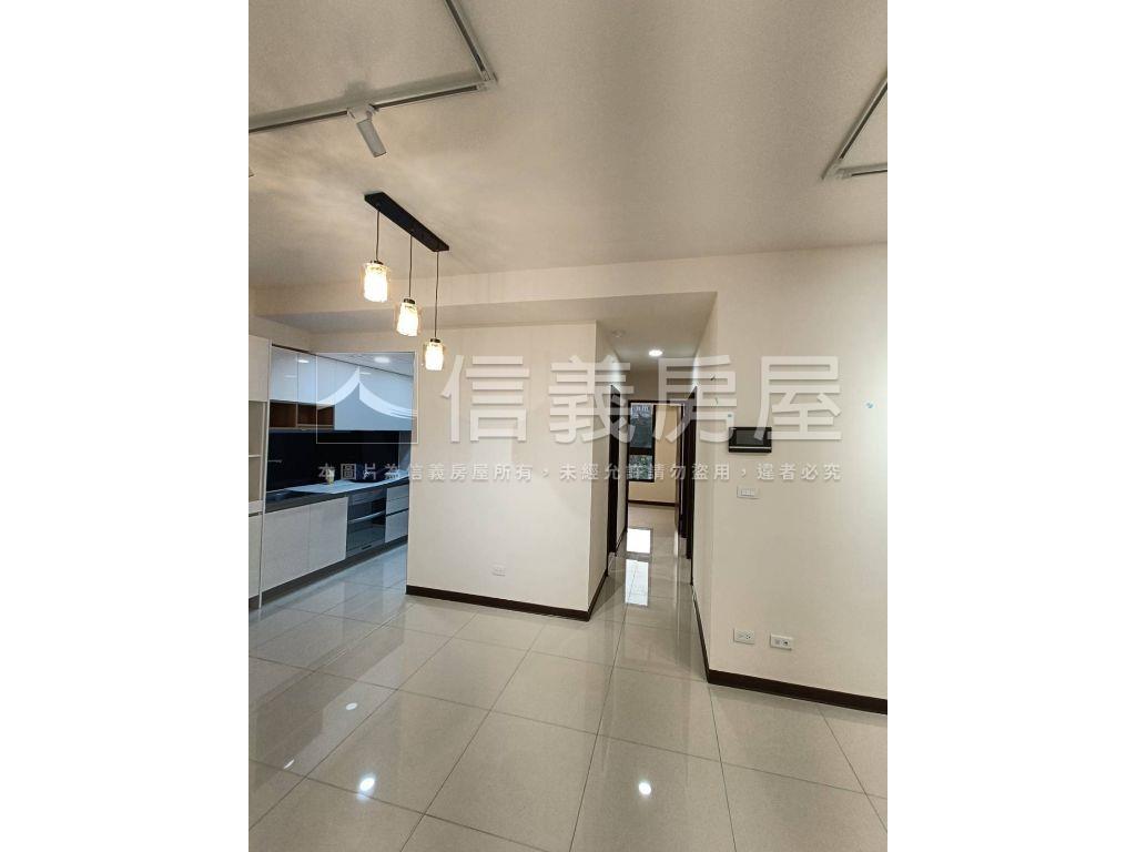 勝美新東區樹梢戶三房平車房屋室內格局與周邊環境