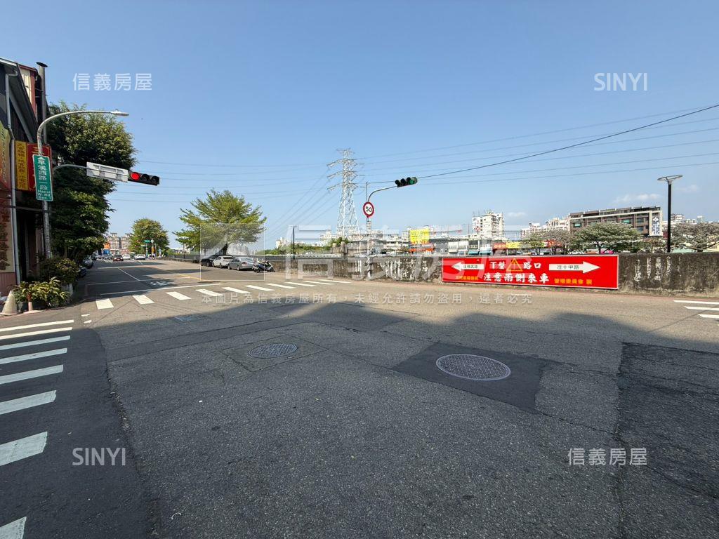 勝美新東區樹梢戶三房平車房屋室內格局與周邊環境