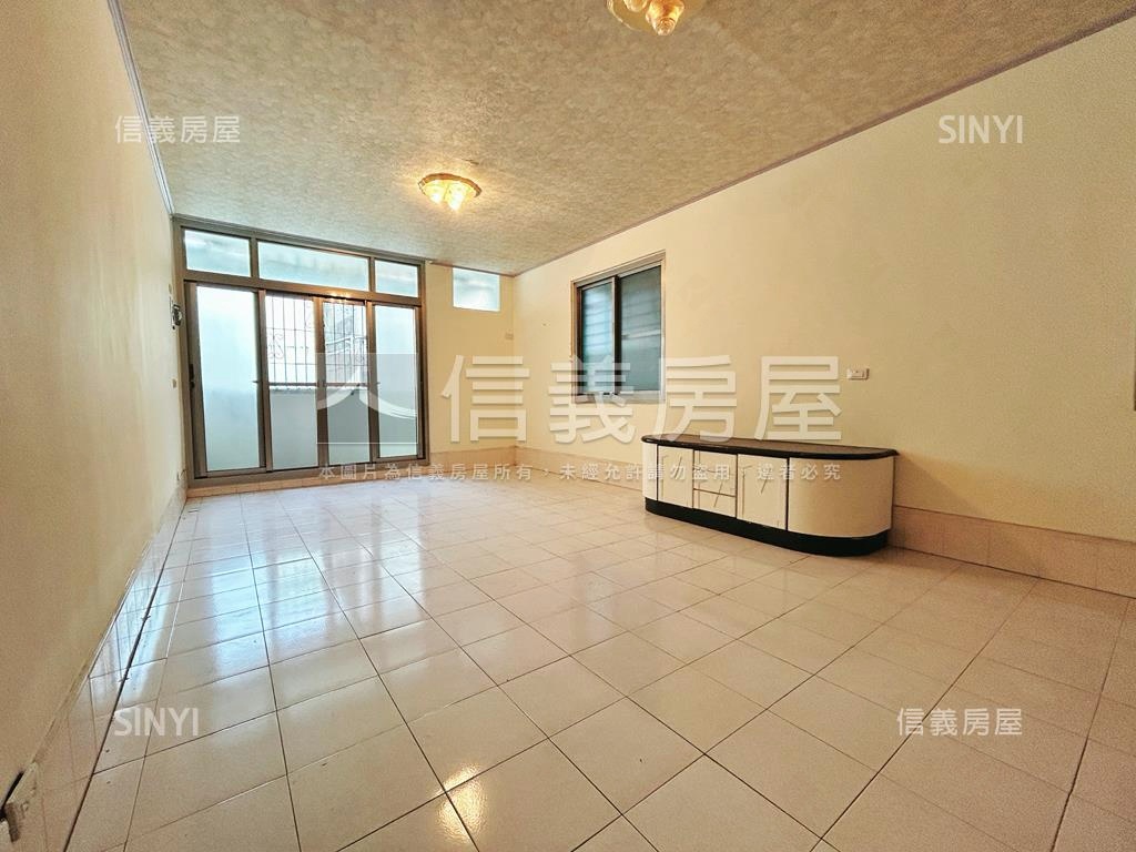 近鳳山商圈優質透天房屋室內格局與周邊環境